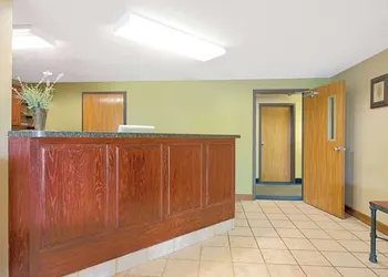 Super 8 by Wyndham St. Clair MO hotel thumbnail 2
