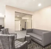 La Quinta Inn & Suites by Wyndham Rome hotel detail image 3