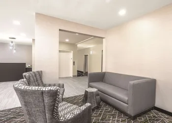 La Quinta Inn & Suites by Wyndham Rome hotel thumbnail 3