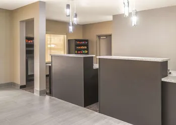 La Quinta Inn & Suites by Wyndham Rome hotel thumbnail 4