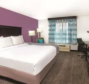 La Quinta Inn & Suites by Wyndham Rome hotel detail image 7