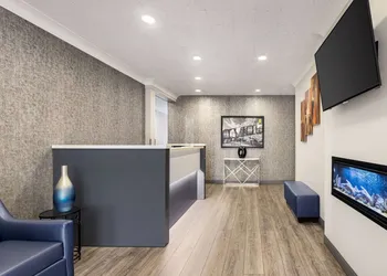 Super 8 by Wyndham Sarnia ON hotel thumbnail 2