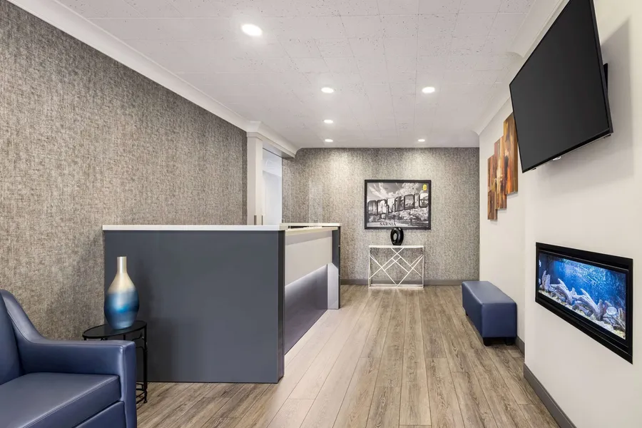 Super 8 by Wyndham Sarnia ON hotel detail image 2