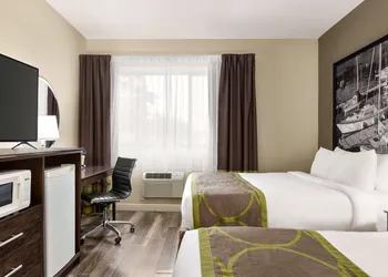 Super 8 by Wyndham Sarnia ON hotel thumbnail 6