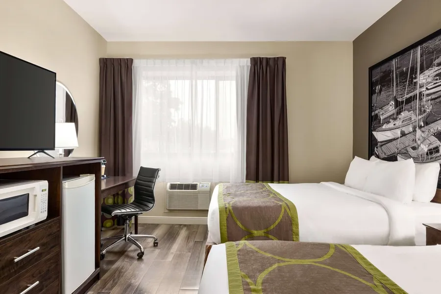 Super 8 by Wyndham Sarnia ON hotel detail image 6