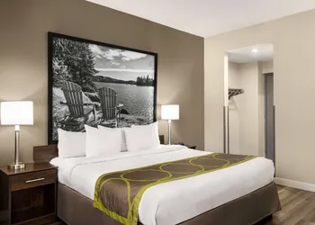 Super 8 by Wyndham Sarnia ON hotel thumbnail 8