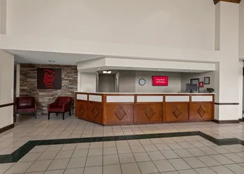 Red Roof Inn & Suites Newnan hotel thumbnail 3