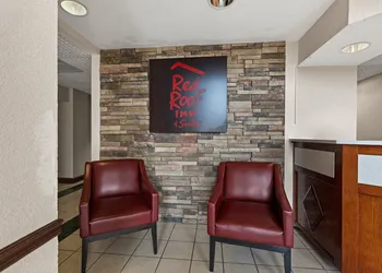Red Roof Inn & Suites Newnan hotel thumbnail 5