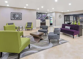 La Quinta Inn & Suites by Wyndham Ada hotel thumbnail 2