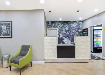 La Quinta Inn & Suites by Wyndham Ada hotel thumbnail 3