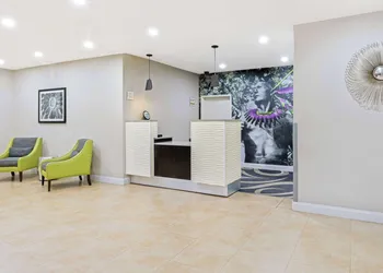 La Quinta Inn & Suites by Wyndham Ada hotel thumbnail 4
