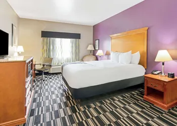 La Quinta Inn & Suites by Wyndham Ada hotel thumbnail 5