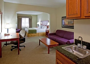 Holiday Inn Express Ada by IHG hotel thumbnail 3