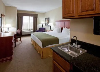 Holiday Inn Express Ada by IHG hotel thumbnail 4