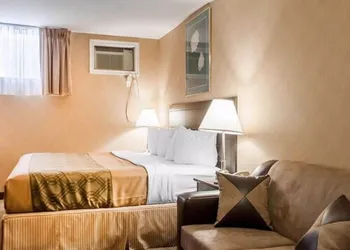 Woodstock Inn and Suites hotel thumbnail 2