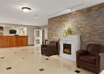 Travelodge by Wyndham Owen Sound hotel thumbnail 2
