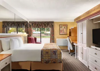 Travelodge by Wyndham Owen Sound hotel thumbnail 4