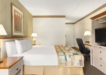 Travelodge by Wyndham Owen Sound hotel thumbnail 8