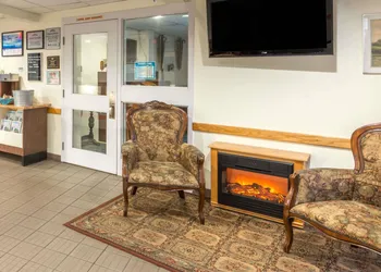 Howard Johnson by Wyndham Tillsonburg hotel thumbnail 2