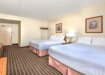 Howard Johnson by Wyndham Tillsonburg hotel thumbnail 3