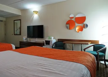 Howard Johnson by Wyndham Tillsonburg hotel thumbnail 6