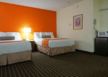 Howard Johnson by Wyndham Tillsonburg hotel thumbnail 7