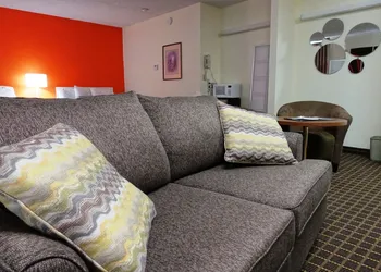 Howard Johnson by Wyndham Tillsonburg hotel thumbnail 8