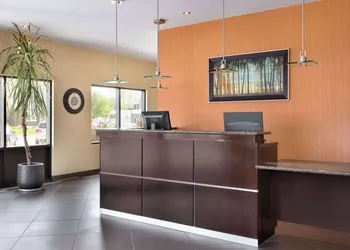 Travelodge by Wyndham Simcoe hotel thumbnail 2