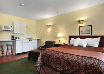 Travelodge by Wyndham Simcoe hotel thumbnail 4
