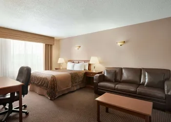 Travelodge by Wyndham Simcoe hotel thumbnail 6