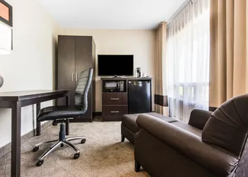 Comfort Inn Owen Sound hotel thumbnail 6