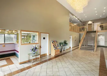 Super 8 by Wyndham Columbia City hotel thumbnail 2