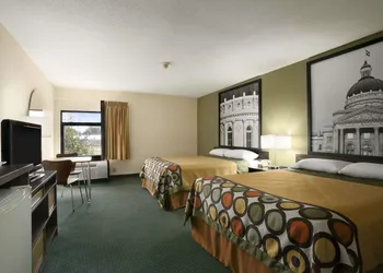 Super 8 by Wyndham Columbia City hotel thumbnail 3
