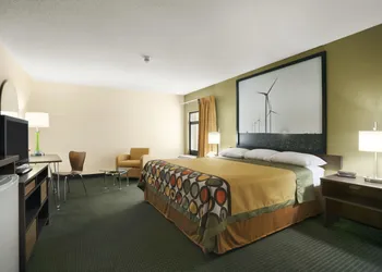 Super 8 by Wyndham Columbia City hotel thumbnail 5