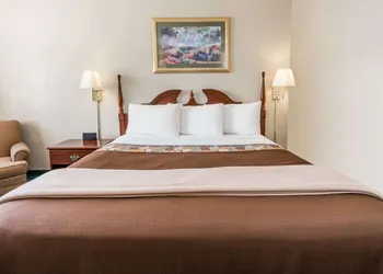 Knights Inn Peru hotel thumbnail 4