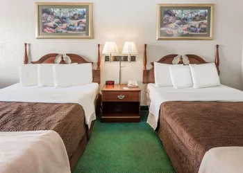 Knights Inn Peru hotel thumbnail 8