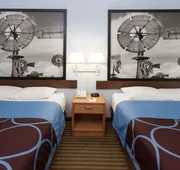 Super 8 by Wyndham Huntington hotel detail image 4
