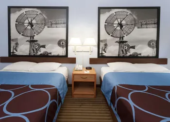 Super 8 by Wyndham Huntington hotel thumbnail 4
