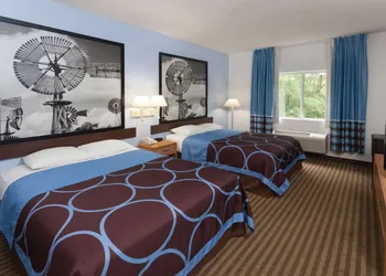 Super 8 by Wyndham Huntington hotel thumbnail 6