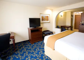 Holiday Inn Express Jourdanton - Pleasanton by IHG hotel thumbnail 2