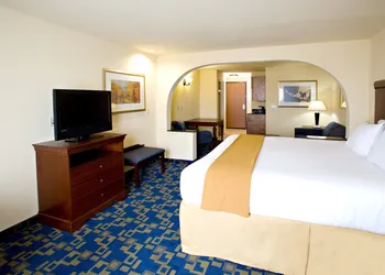 Holiday Inn Express Jourdanton - Pleasanton by IHG hotel thumbnail 3