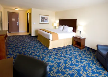 Holiday Inn Express Jourdanton - Pleasanton by IHG hotel thumbnail 5