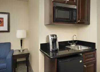 Holiday Inn Express Hotel & Suites Uvalde by IHG hotel thumbnail 2