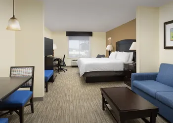 Holiday Inn Express Hotel & Suites Uvalde by IHG hotel thumbnail 5