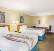Super 8 by Wyndham Eagle Pass hotel detail image 5