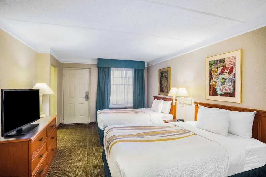 Super 8 by Wyndham Eagle Pass hotel detail image 6