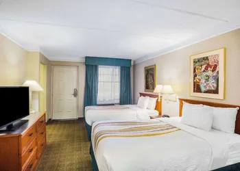 Super 8 by Wyndham Eagle Pass hotel thumbnail 6
