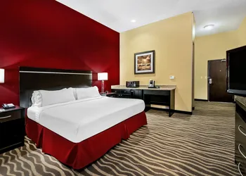 Holiday Inn Express & Suites Cotulla by IHG hotel thumbnail 6