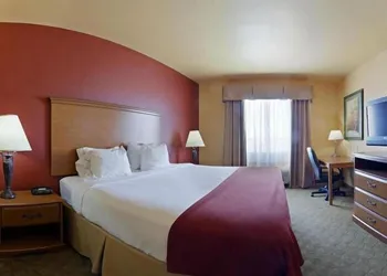 Holiday Inn Express & Suites Zapata by IHG hotel thumbnail 4