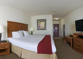 Holiday Inn Express & Suites Zapata by IHG hotel thumbnail 5